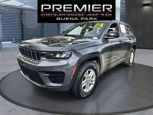 Certified 2024 Jeep Grand Cherokee Laredo image 1