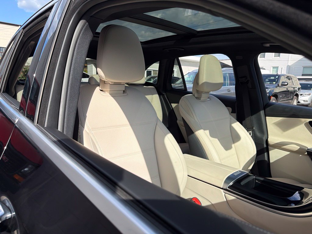 Used 2023 Mercedes-Benz GLC 300 4MATIC image 14