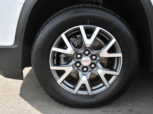 Used 2023 GMC Acadia SLT image 12