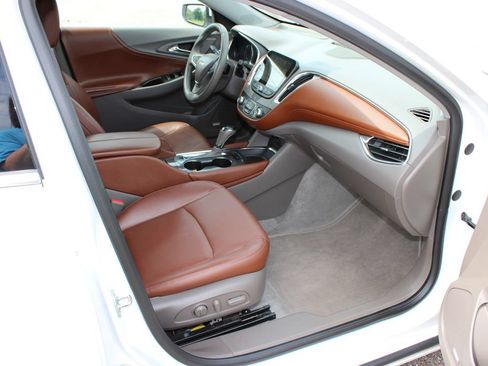 Used 2016 Chevrolet Malibu LT w/ Leather Package FWD image 6