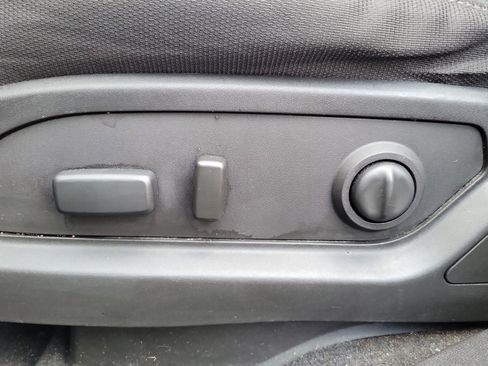 Used 2015 GMC Acadia SLE image 21