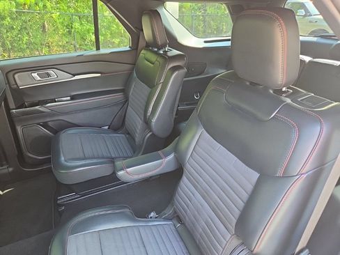 Used 2025 Ford Explorer ST-Line AWD/4WD image 30