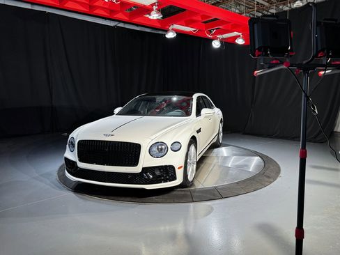 Used 2023 Bentley Flying Spur V8 AWD/4WD image 13