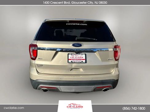 Used 2017 Ford Explorer XLT w/ Equipment Group 202A image 7