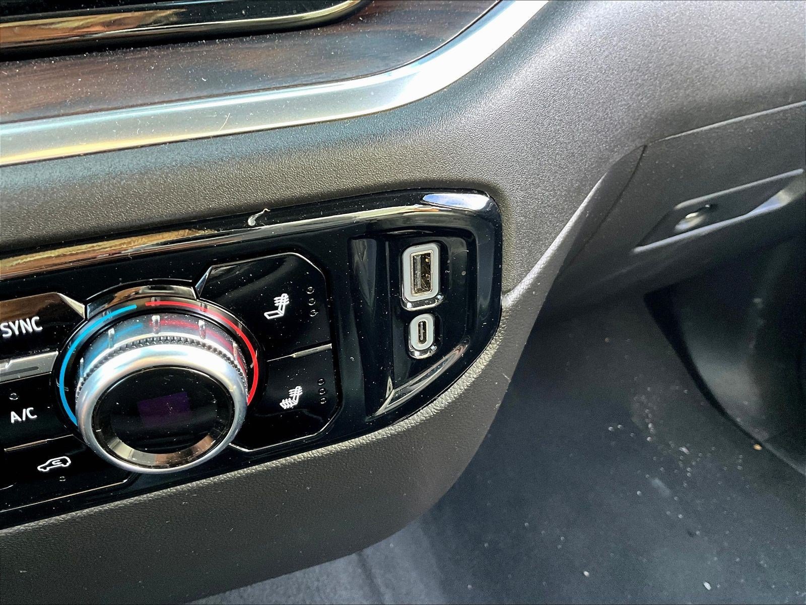 Used 2025 GMC Sierra 1500 SLT AWD/4WD image 17