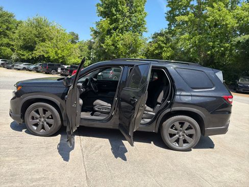 Used 2023 Honda Pilot Sport image 20