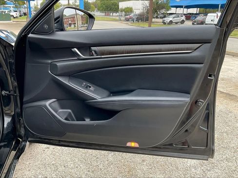 Used 2018 Honda Accord Touring image 22