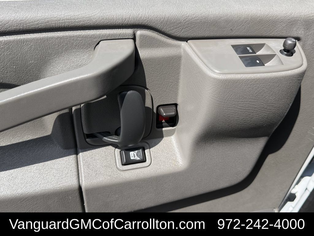 Used 2025 Chevrolet Express 3500 LT w/ LT Preferred Equipment Group RWD image 29