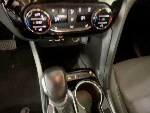 Used 2022 Buick Encore GX Select w/ Sport Touring Package FWD image 35