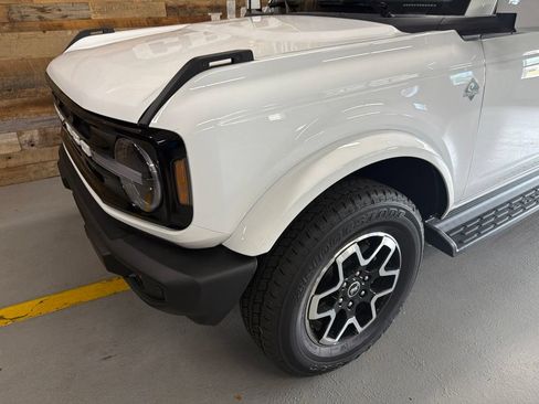 Used 2026 Ford Bronco Outer Banks AWD/4WD image 3