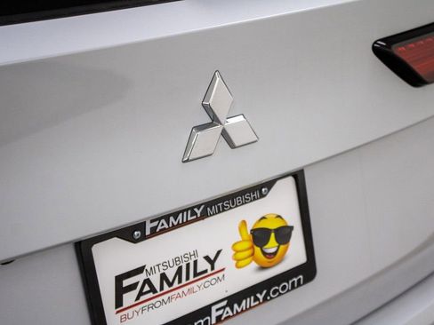 Used 2024 Mitsubishi Outlander SE image 12