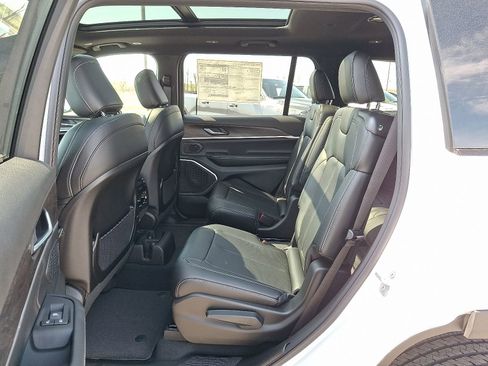 New 2026 Jeep Grand Cherokee L Limited w/ Luxury Tech Group II AWD/4WD image 7