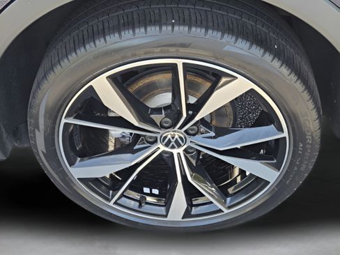 Certified 2024 Volkswagen Tiguan SEL R-Line AWD/4WD image 30