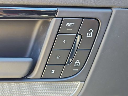 Certified 2025 Porsche Cayenne S AWD/4WD image 14