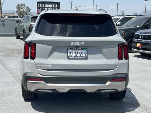 Certified 2025 Kia Sorento SX FWD image 25