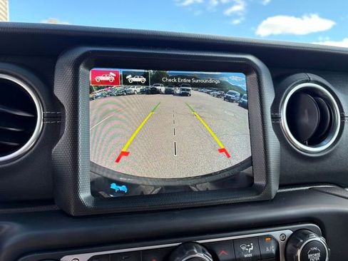Used 2022 Jeep Wrangler Unlimited Sahara w/ Cold Weather Group AWD/4WD image 5