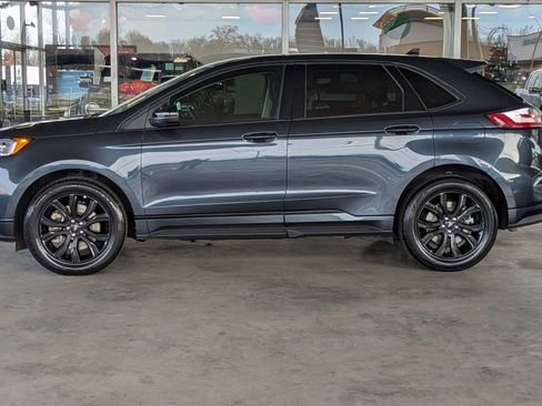 Certified 2022 Ford Edge SE w/ Black Appearance Package image 2