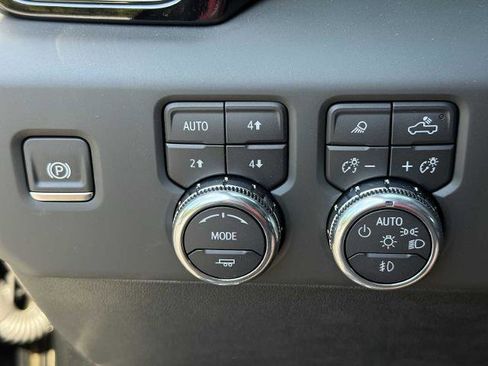 New 2025 GMC Sierra 2500 AT4 w/ AT4 Premium Plus Package image 18