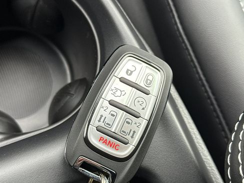 New 2026 Chrysler Pacifica Select image 37