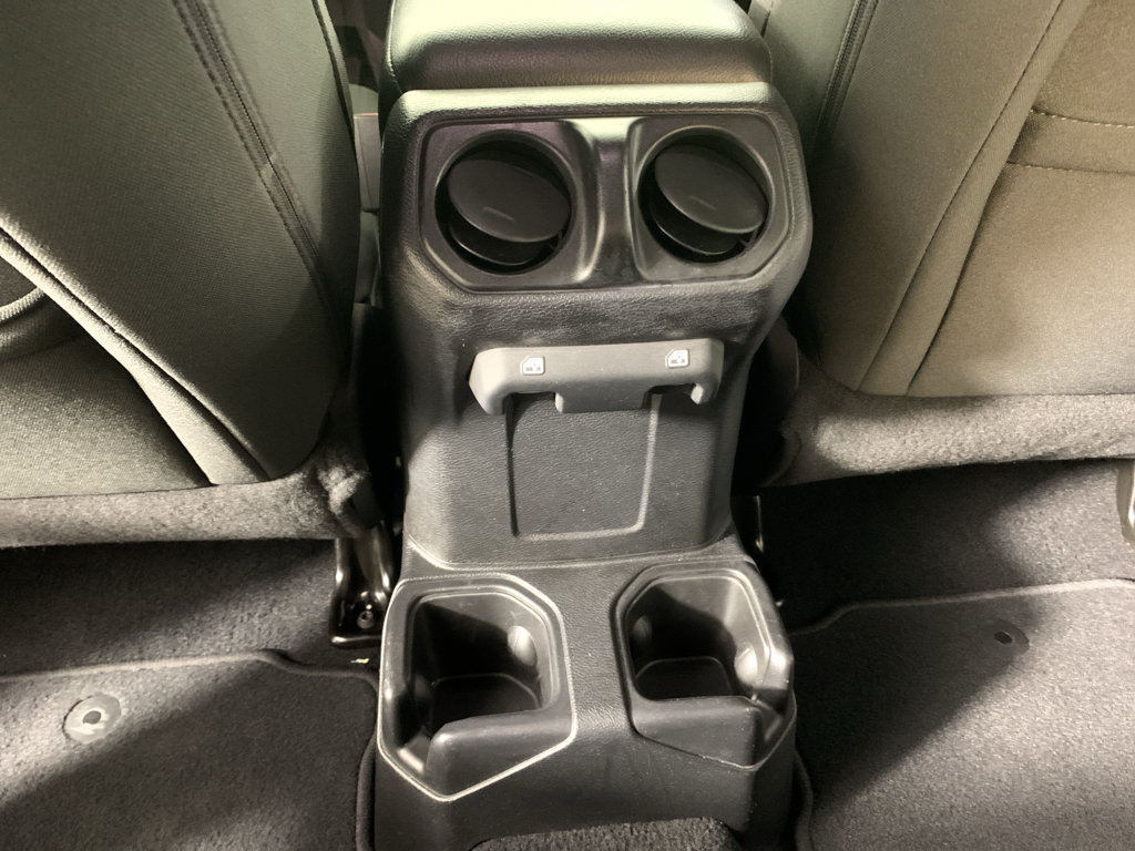 Used 2018 Jeep Wrangler Unlimited Sport S AWD/4WD image 33