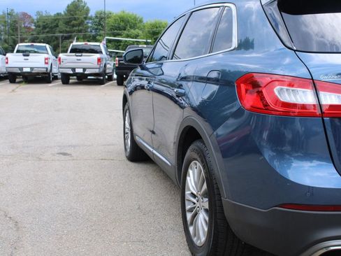 Used 2018 Lincoln MKX Select w/ Select Plus Package FWD image 32