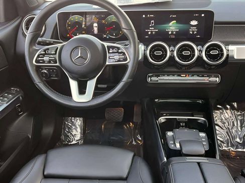 Used 2021 Mercedes-Benz GLB 250 4MATIC w/ Premium Package image 9