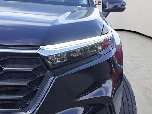 Used 2025 Honda CR-V LX image 4