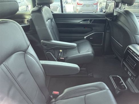 Used 2023 Jeep Wagoneer Series II image 10