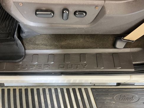 Used 2016 Ford F250 Lariat w/ Chrome Package image 21