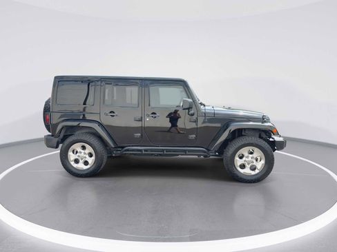 Used 2015 Jeep Wrangler Unlimited Sahara AWD/4WD image 9