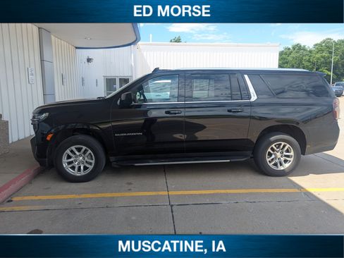 Used 2024 Chevrolet Suburban LT AWD/4WD image 3