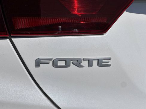 Used 2022 Kia Forte LXS FWD image 25