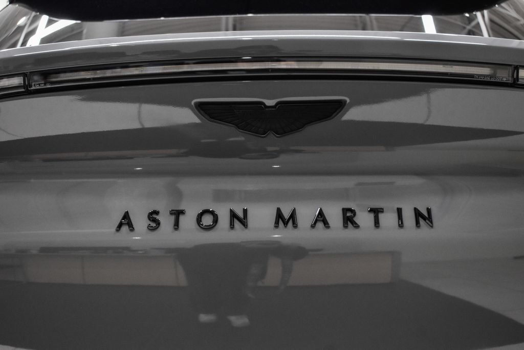 Used 2022 Aston Martin DBX AWD/4WD image 13