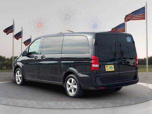 Used 2018 Mercedes-Benz Metris Passenger image 4