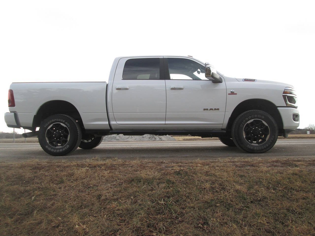 Used 2025 RAM 2500 Laramie AWD/4WD image 5