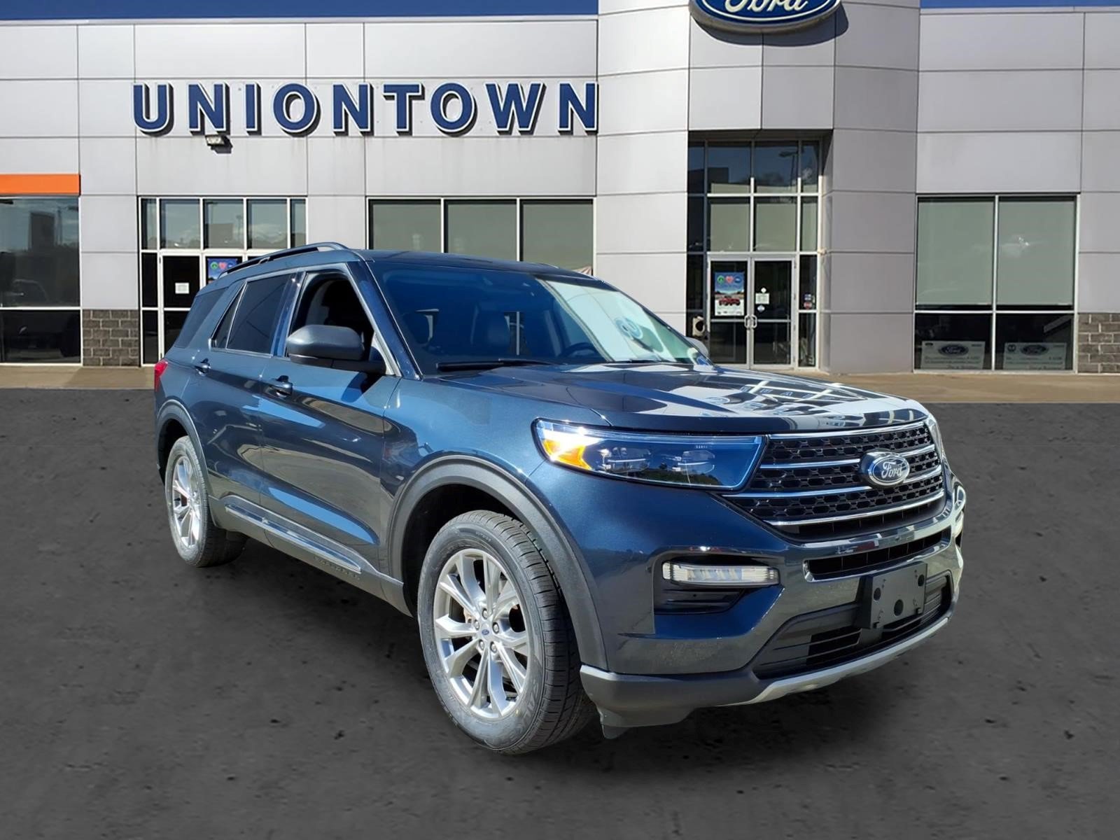 Certified 2023 Ford Explorer XLT w/ Equipment Group 202A AWD/4WD image 1