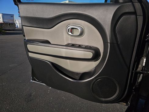 Used 2016 Kia Soul + image 27