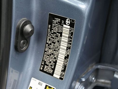 Used 2021 Toyota Corolla LE image 17