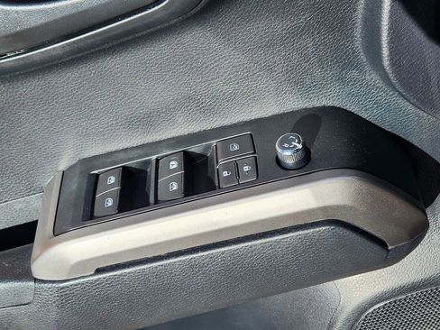 Used 2018 Toyota Tacoma SR5 image 23