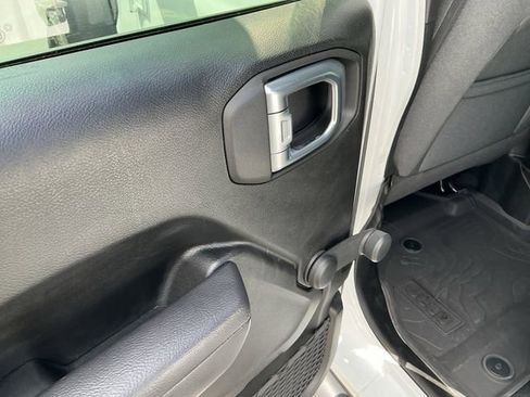 Used 2024 Jeep Gladiator Sport image 21