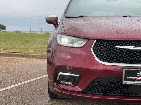 Used 2022 Chrysler Pacifica Pinnacle image 4