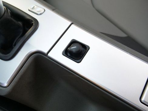 Used 2006 Chrysler Crossfire Limited image 17