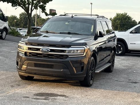 Used 2022 Ford Expedition XLT RWD image 3
