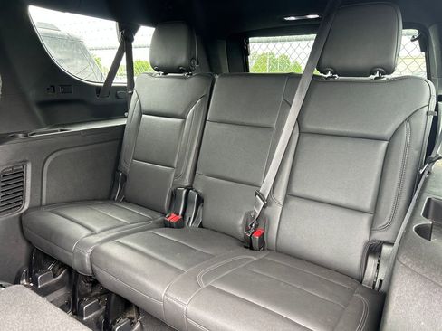 Used 2023 Chevrolet Suburban LT image 12