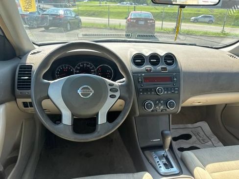 Used 2010 Nissan Altima 2.5 S FWD image 12