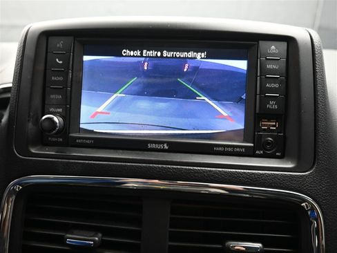 Used 2020 Dodge Grand Caravan SXT FWD image 17