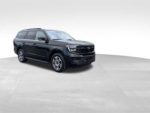 Certified 2025 Ford Expedition Active image 6