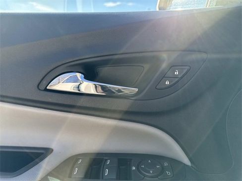 Used 2022 Chevrolet Equinox LS w/ LS Convenience Package image 22