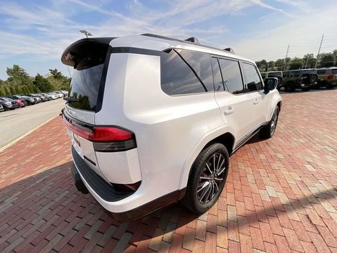 Used 2025 Lexus GX 550 w/ Accessory Package (2T) AWD/4WD image 35