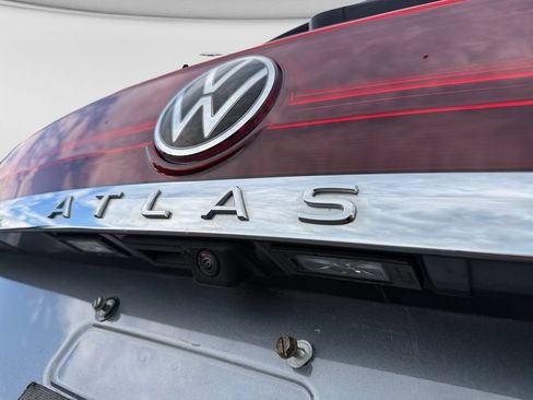 Used 2025 Volkswagen Atlas SE AWD/4WD image 16
